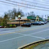 The Trailside Six Pack Shop outside