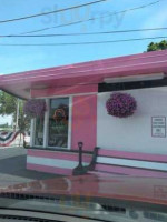 Punk's Ice Cream Shop outside