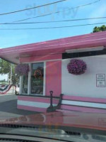 Punk's Ice Cream Shop outside