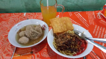 Mie Ayam Bakso Srobong food