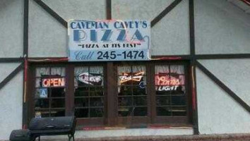 Caveman Cavey's Pizza food
