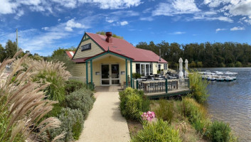 Boathouse Daylesford outside