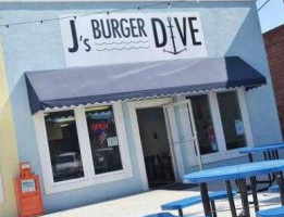 J's Burger Dive inside