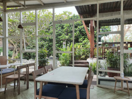 Bataputi Coffee House inside