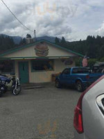 Cascade Burgers outside