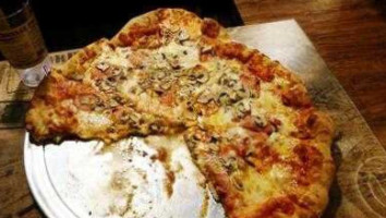 Shelly Pie Pizza and Restaurant food