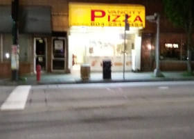 Vancity Pizza outside