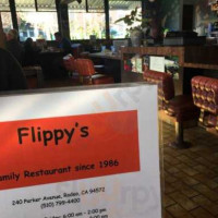 Flippy's Cafe food