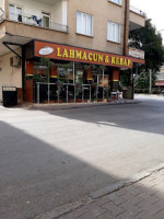 Light Lahmacun Pide Pizza outside