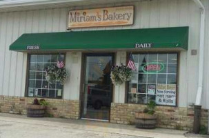 Miriam’s Bakery outside