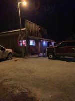 Wheel Inn Tavern outside