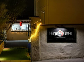 N'ji Sushi inside