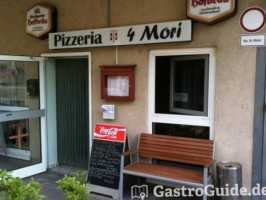 Pizzeria 4 Mori outside