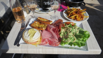 Les Roches Roses food
