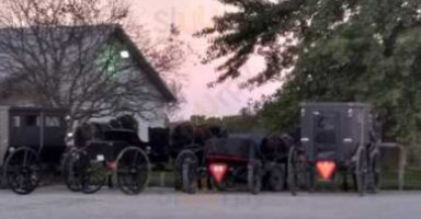 Gasthof Amish Village outside