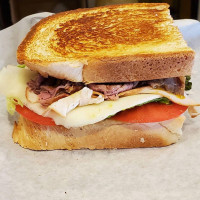 Dilly's Deli food