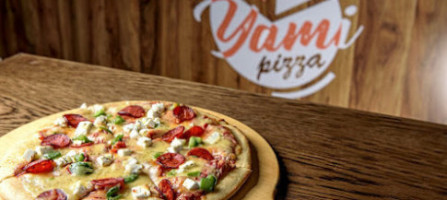 Yami Pizza food