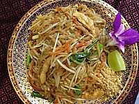 Mano Thai Diner food