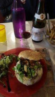 Les Burgers Du Cafe De La Gare food