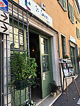 Le Lasse Cafe outside
