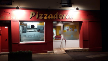 Pizza Dorée outside