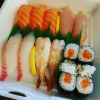 Momo Sushi inside