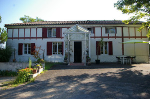 Auberge De L'escale outside