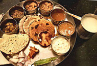 Shree Kathiyawadi Khadki food