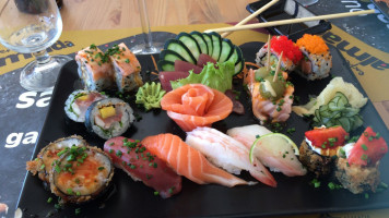 Sushi'N Paradise food