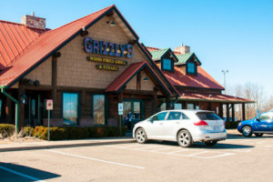 Grizzly's Wood Fired Grill Eau Claire outside