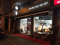 Douro Red Velvet inside