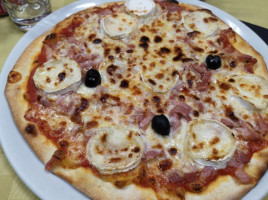 Pizz'Adria food