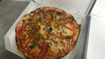 Titi Pizza food