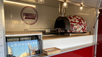 Fratelli Pizza inside