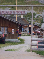 Refuge de Mayen outside