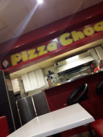 Camion A Pizza Chez Choa inside
