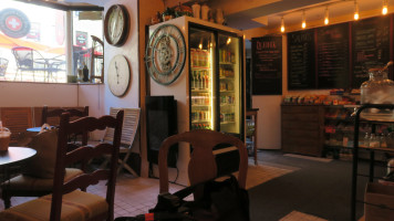Cafe De La Pendulerie inside