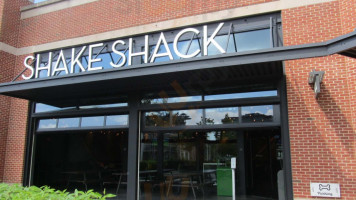 Shake Shack Bridgewater inside