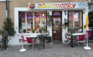 Le Paddock Café inside
