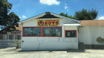 Jocelyn's Donuts outside