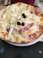 Pizza De Lou food