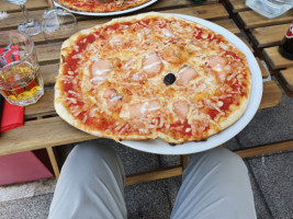 Pizza Giro food