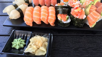 Hana Sushi food