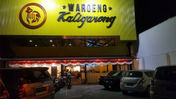 Waroeng Kaligarong Kuliner Semarang Panjaitan outside