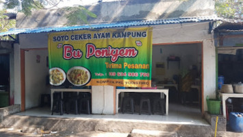 Soto Ceker Ayam Kampung Bu Poniyem food