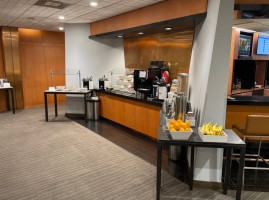 Admirals Club American Airlines inside