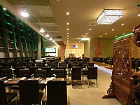 Oriente Wok Sushi inside