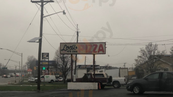 Lodi Pizza outside