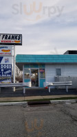 Hank's Franks outside
