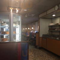 Penn Queen Diner inside